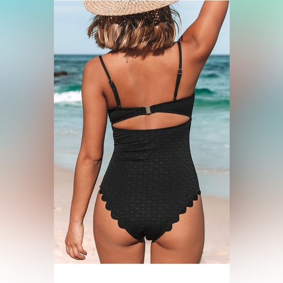 NWT Women's One Piece Swimsuit Sexy Black Cutout Scallop Trim - Size S - Picture 2 of 6